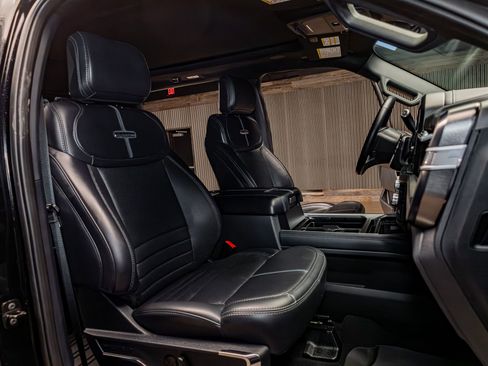 Used 2025 Ford F450 Platinum w/ FX4 Off-Road Package image 31