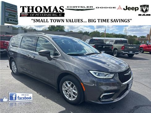 Used 2022 Chrysler Pacifica Touring-L FWD image 1