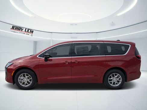 New 2027 Chrysler Pacifica Select FWD image 6