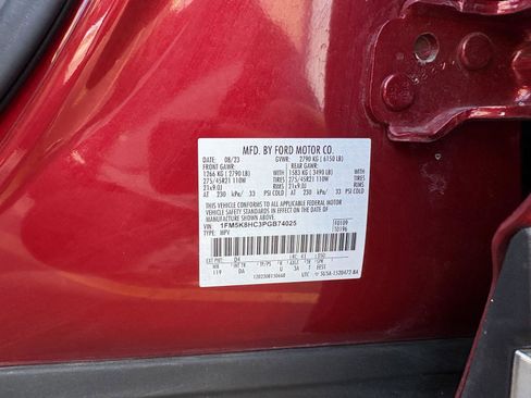 Used 2023 Ford Explorer Platinum w/ Technology Package image 17