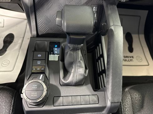 Used 2025 Toyota 4Runner SR5 AWD/4WD image 25