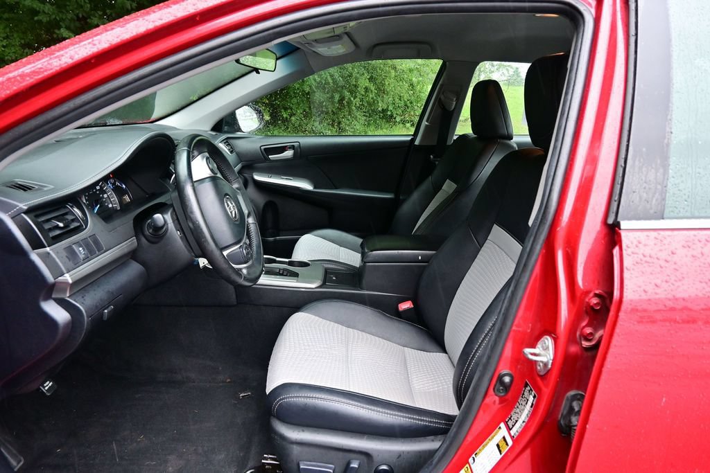 Used 2013 Toyota Camry SE FWD image 13