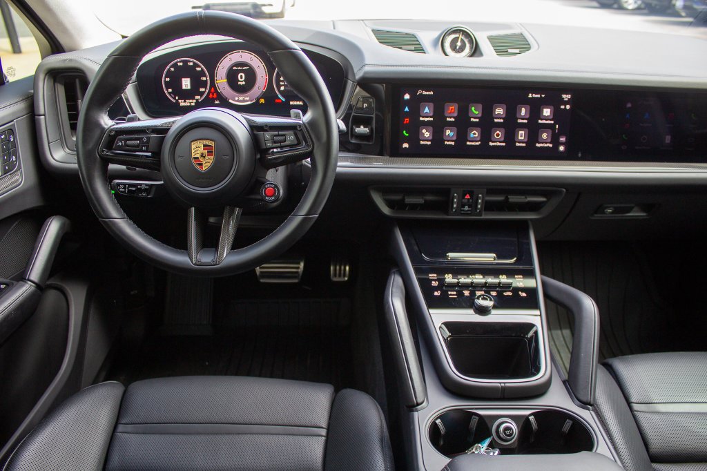 Used 2024 Porsche Cayenne Turbo GT AWD/4WD image 13