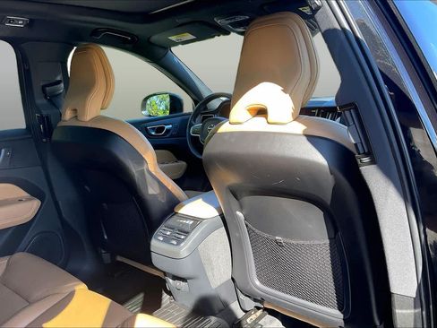 Used 2021 Volvo XC60 T5 Inscription w/ Protection Package FWD image 19