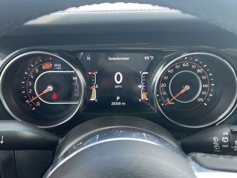 Used 2023 Jeep Wrangler Unlimited Sahara AWD/4WD image 11