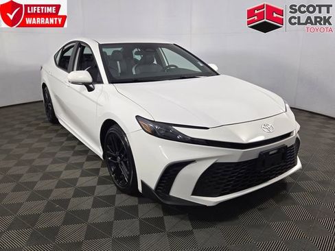 Used 2025 Toyota Camry SE image 1