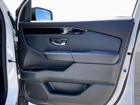 Used 2025 Honda Pilot TrailSport image 21