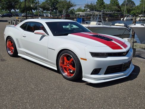 Used 2014 Chevrolet Camaro SS w/ RS Package RWD image 2