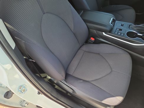 Used 2023 Toyota Highlander LE AWD/4WD image 16