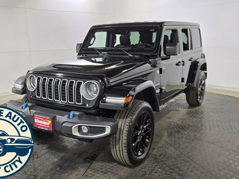 Used 2024 Jeep Wrangler Unlimited Sahara w/ Technology Group image 3