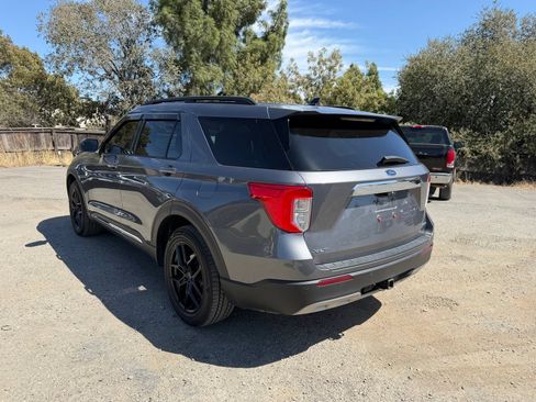 Used 2021 Ford Explorer XLT w/ Equipment Group 202A AWD/4WD image 3