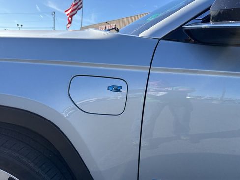 Used 2022 Jeep Grand Cherokee Limited 4xe image 6