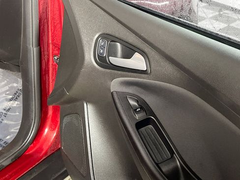 Used 2015 Ford Focus SE FWD image 32