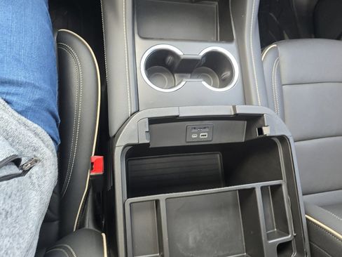 Used 2021 GMC Yukon SLT w/ SLT Premium Package image 35