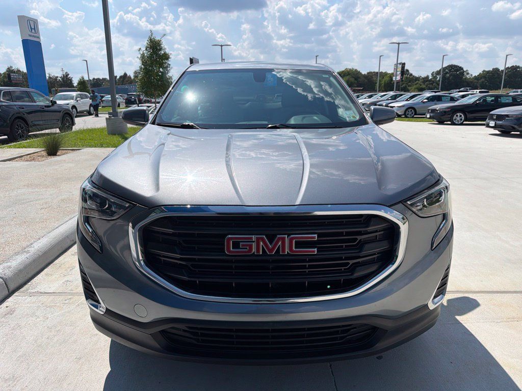 Used 2018 GMC Terrain SLE FWD image 2