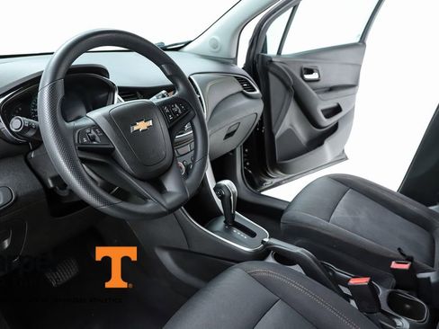 Used 2018 Chevrolet Trax LT image 19