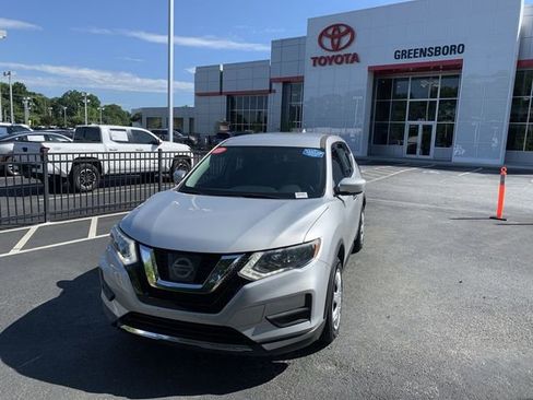 Used 2017 Nissan Rogue S FWD image 1
