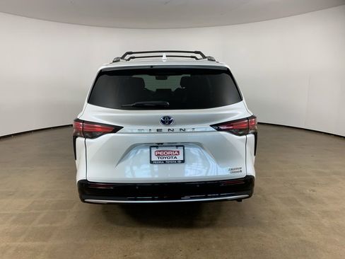 Used 2023 Toyota Sienna Limited FWD image 10