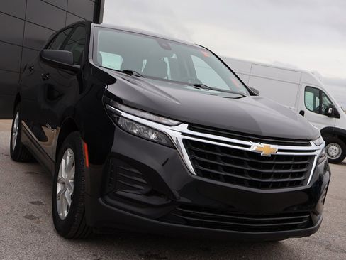 Used 2022 Chevrolet Equinox LS image 6