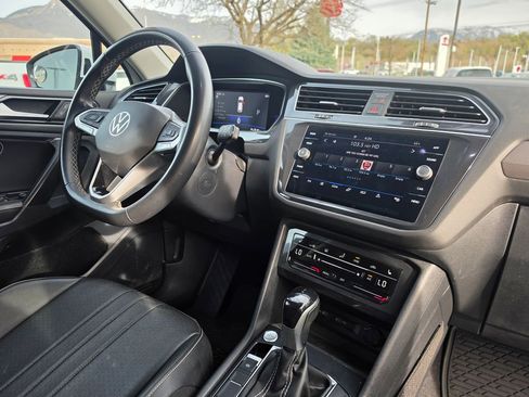 Used 2023 Volkswagen Tiguan SE image 15