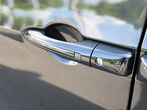 Used 2023 Chrysler Pacifica Touring-L FWD image 10
