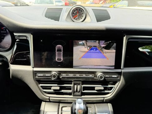 Used 2020 Porsche Macan AWD/4WD image 21