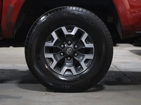 Used 2017 Toyota Tacoma SR5 w/ Tow Package image 4