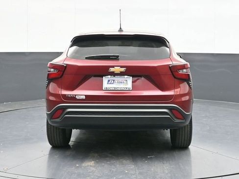 Used 2024 Chevrolet Trax LS w/ LS Convenience Package image 12