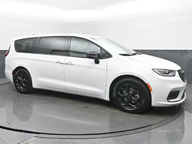 Used 2024 Chrysler Pacifica Limited FWD image 7