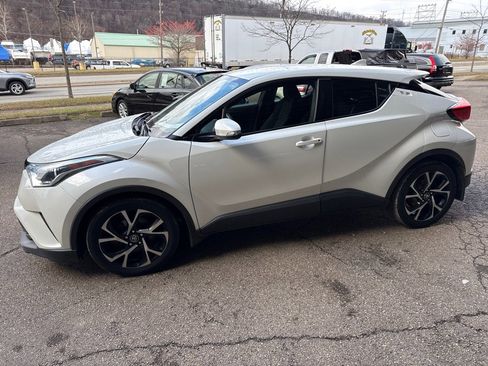 Used 2018 Toyota C-HR XLE image 1