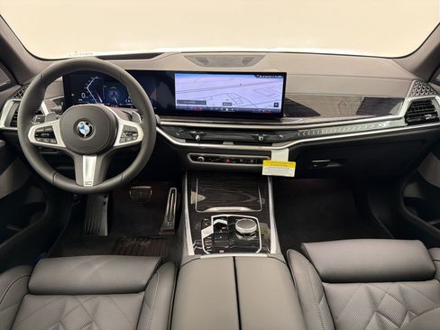 New 2026 BMW X5 xDrive40i w/ M Sport Package AWD/4WD image 17