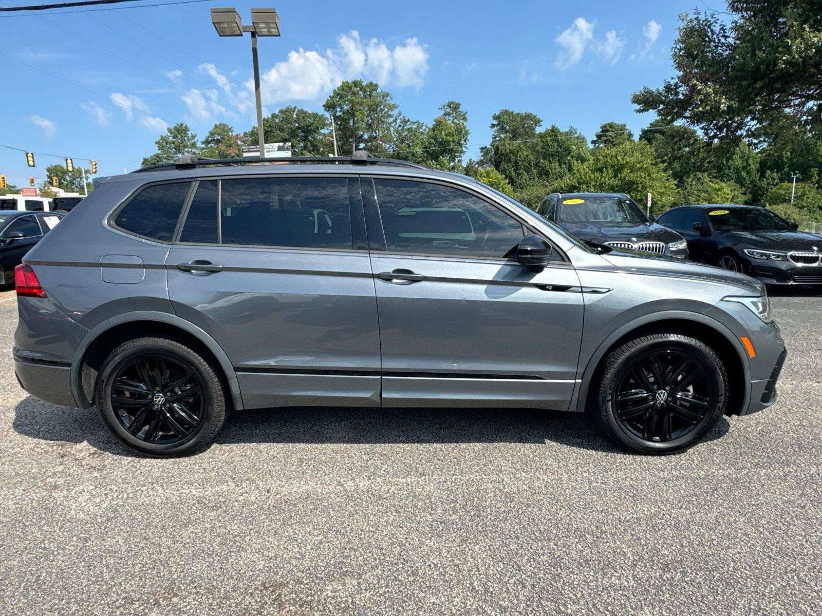 Used 2022 Volkswagen Tiguan SE R-Line AWD/4WD image 24