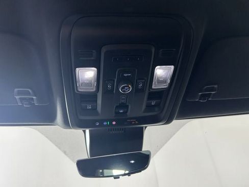 Used 2023 Chevrolet Suburban Premier w/ Advanced Technology Package AWD/4WD image 24