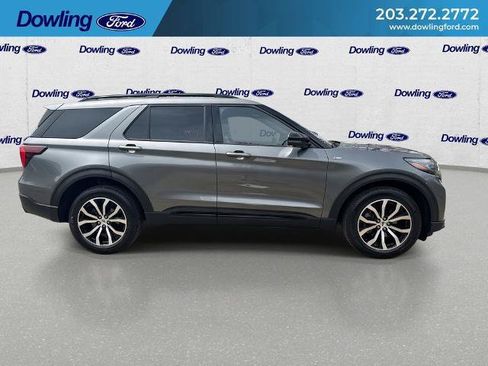 Certified 2025 Ford Explorer ST-Line AWD/4WD image 9