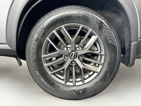 Used 2023 Nissan Rogue S image 11