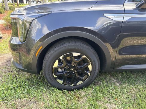 Used 2026 Kia Sorento S w/ S Panoramic Sunroof Package image 9