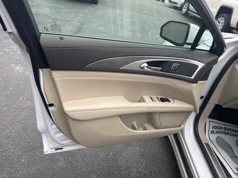 Used 2020 Lincoln MKZ AWD image 13