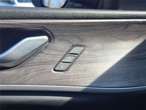 Used 2023 Jeep Grand Cherokee Limited image 24