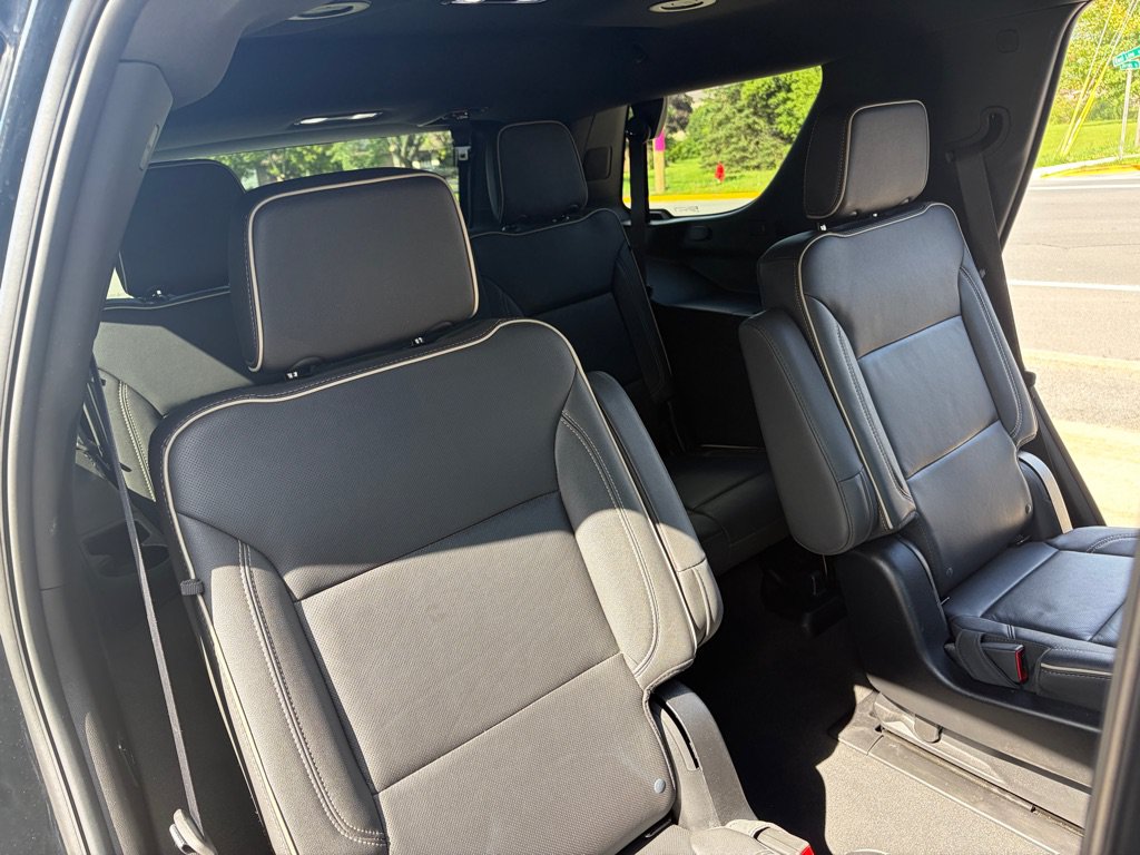 Used 2024 GMC Yukon SLT w/ SLT Luxury Package AWD/4WD image 30