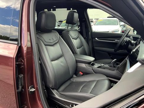 Used 2022 Cadillac XT6 Sport w/ Technology Package image 6