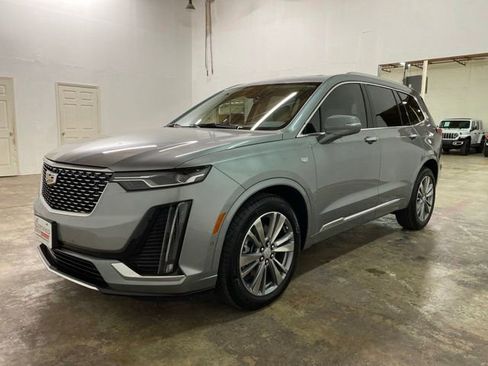 Used 2025 Cadillac XT6 Premium Luxury w/ Technology Package FWD image 1