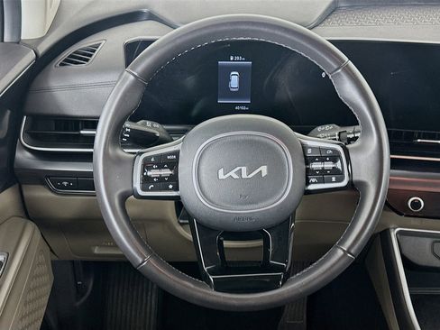 Used 2025 Kia Carnival FWD image 18
