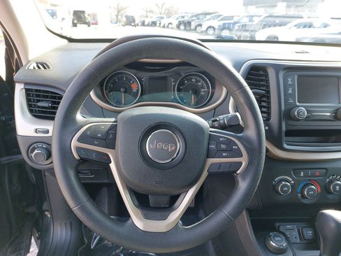 Used 2016 Jeep Cherokee Sport image 16