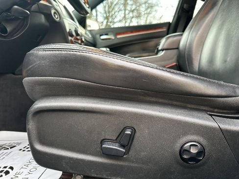 Used 2014 Chrysler 300 RWD image 18