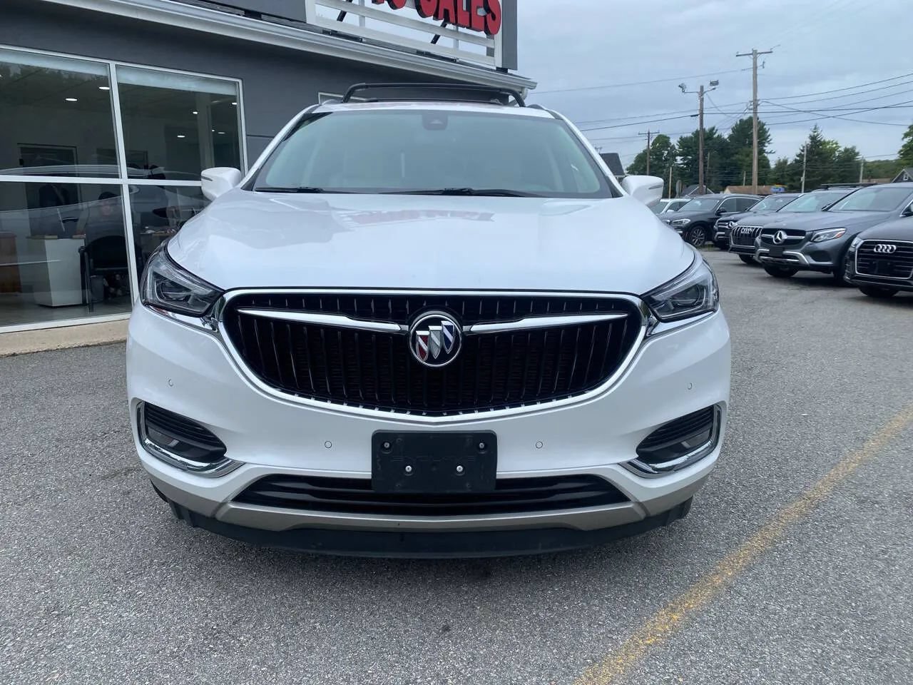 Used 2020 Buick Enclave Premium w/ Sun and Sites Package AWD/4WD image 2