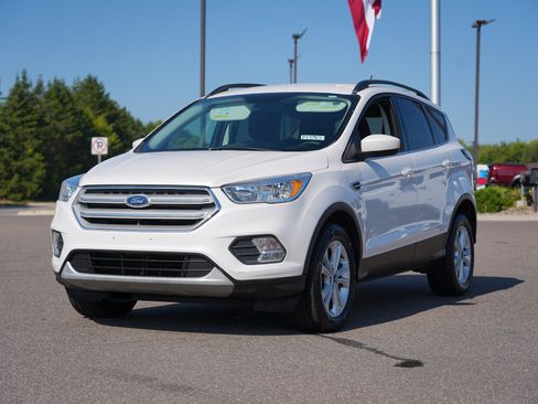 Used 2018 Ford Escape SE w/ SE Sync 3 Package AWD/4WD image 7
