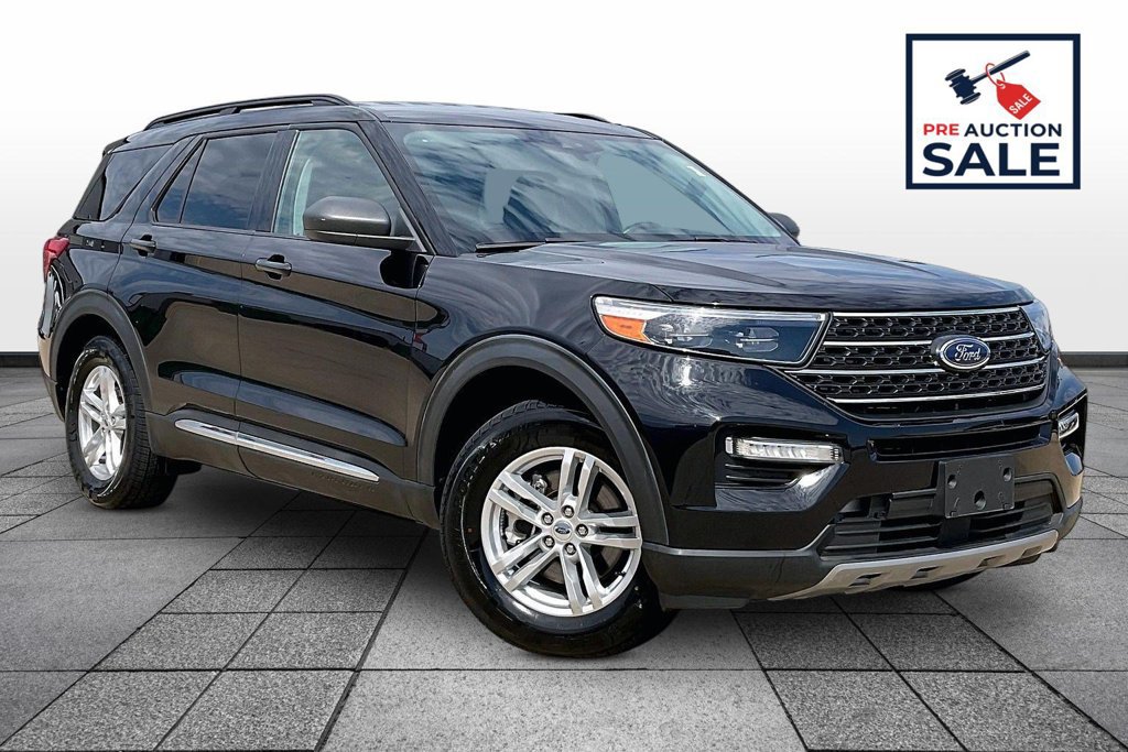 Used 2023 Ford Explorer XLT w/ Equipment Group 202A RWD image 2