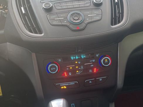 Used 2017 Ford Escape SE AWD/4WD image 28