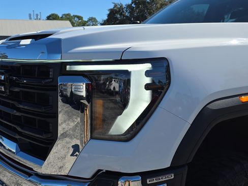 Used 2024 GMC Sierra 2500 Pro w/ 1SA Pro Safety Plus Package image 6