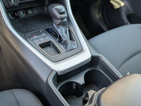 Used 2020 Toyota RAV4 LE image 16